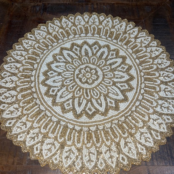 Made In India Beaded Charger Placemat Centerpiece 15”Round White Gold Christmas - Picture 3 of 5